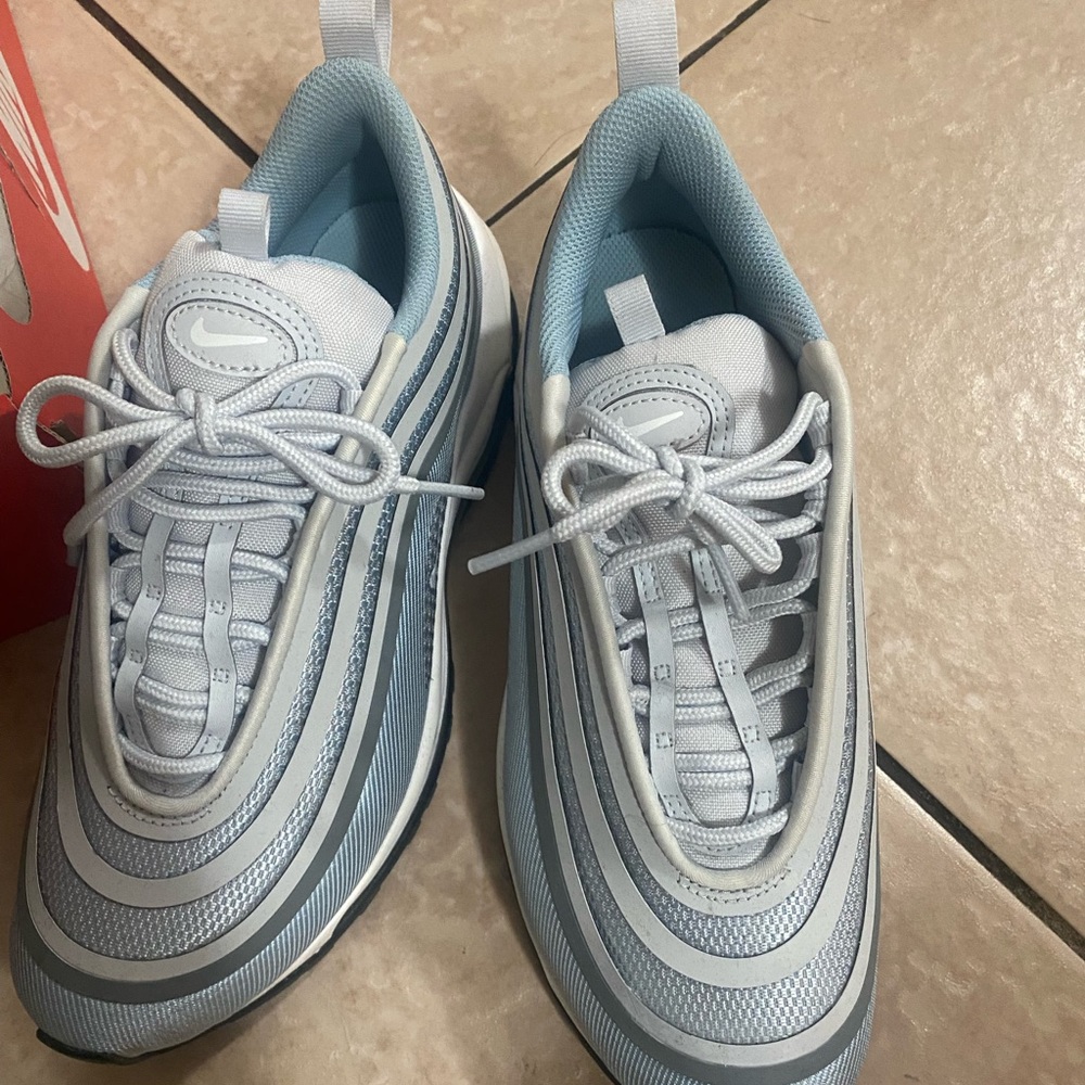 Nike Air Max. size 6y blue and grey. Fits women 7, 7 1/2